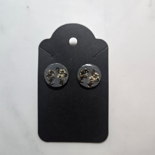 Wooden engraved stud earrings grey flowers